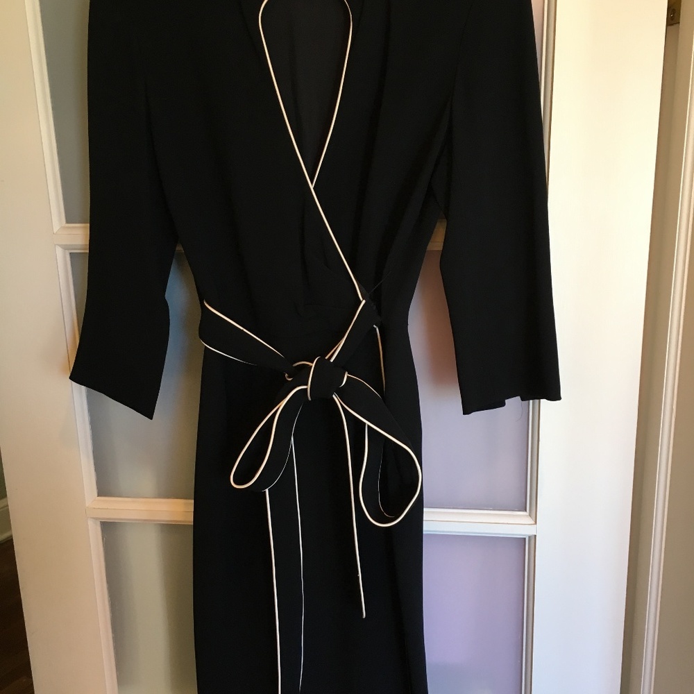 LAFAYETTE 148 NEW YORK V-Neck Knee-Length Black Front Sash-Tied Lined Dress